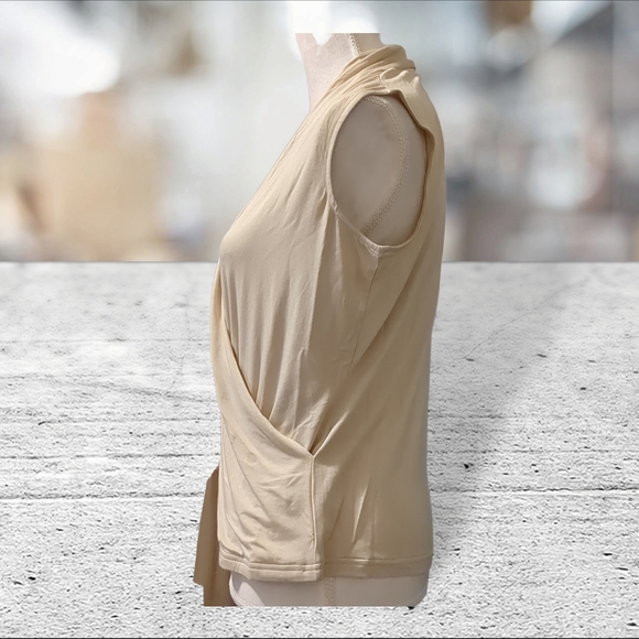 NWT Banana republic sleeveless wrap around look blouse beige top size M - Picture 6 of 13